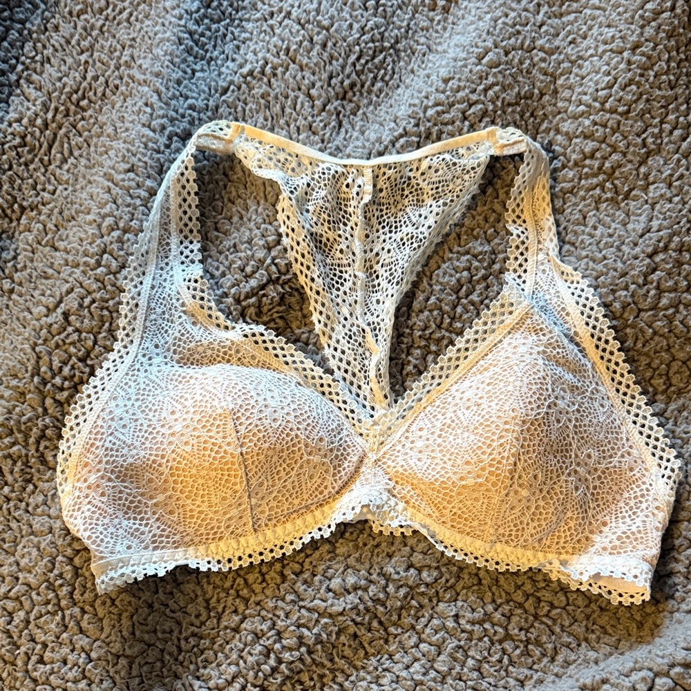 Victoria’s Secret Delicate Ivory Lace Bralette, size M, built in pads, worn once